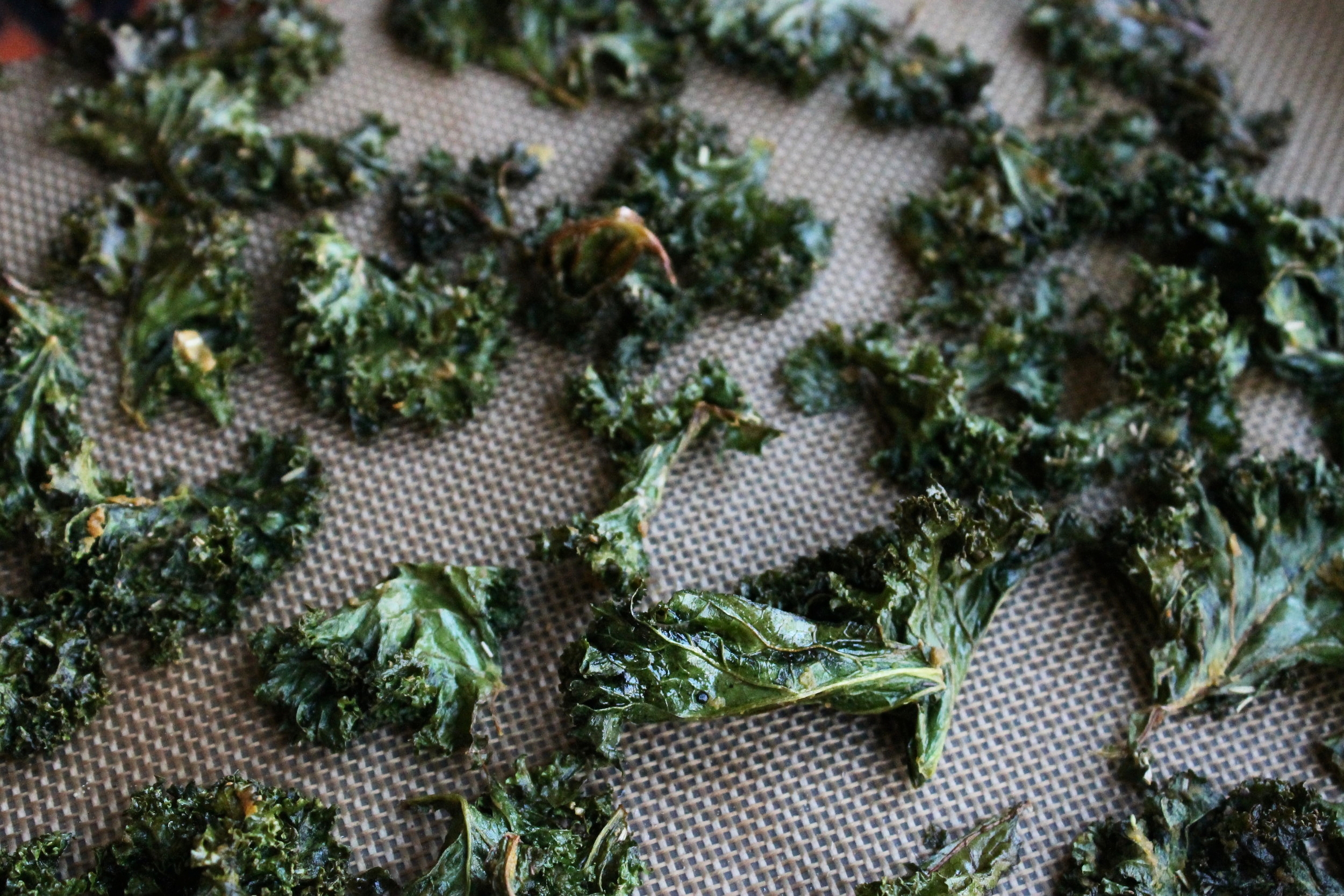Rosemary and garlic "cheesy" kale chips | Beloved Kitchen