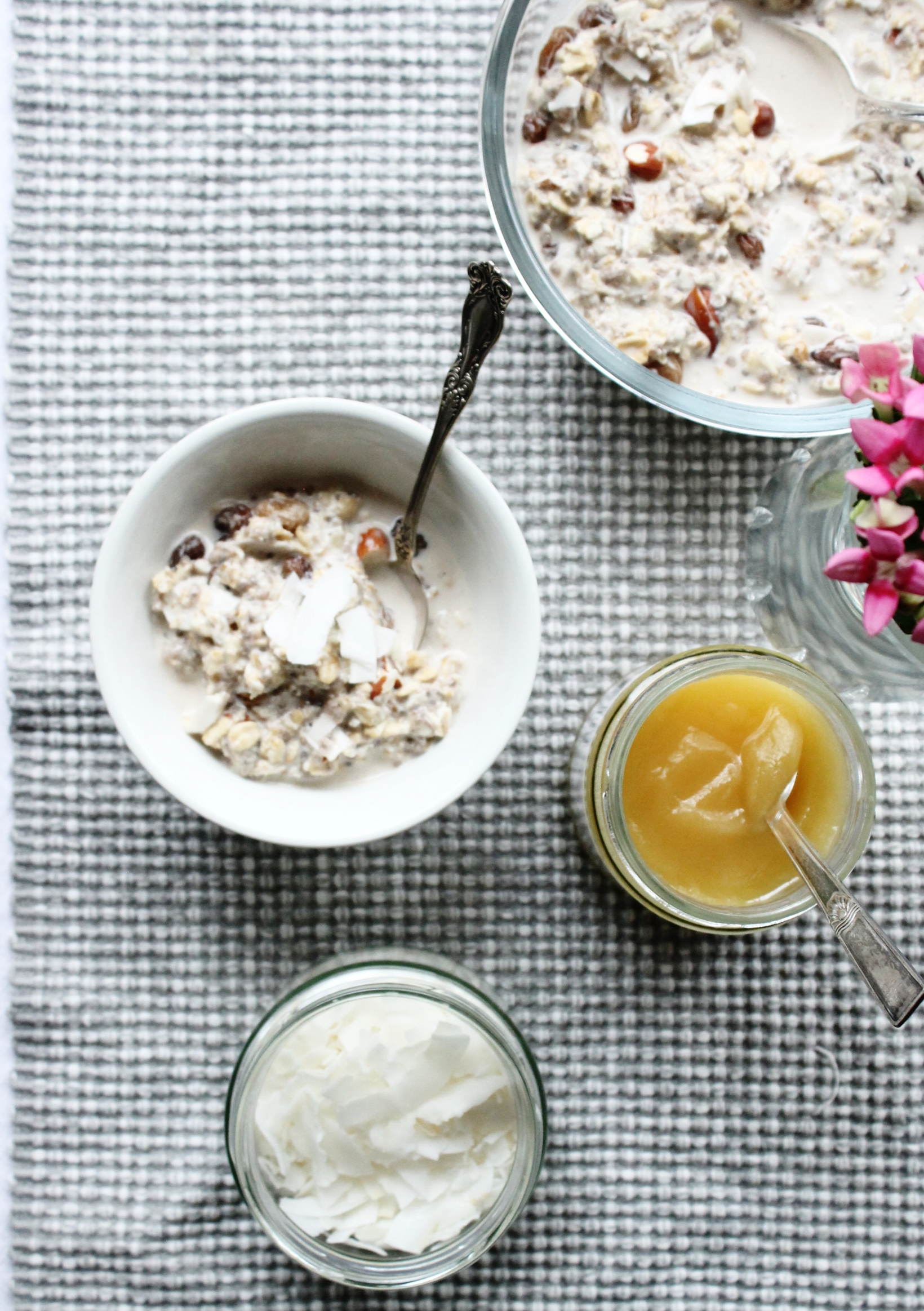 Vegan bircher muesli with sultanas and coconut flakes | Beloved Kitchen
