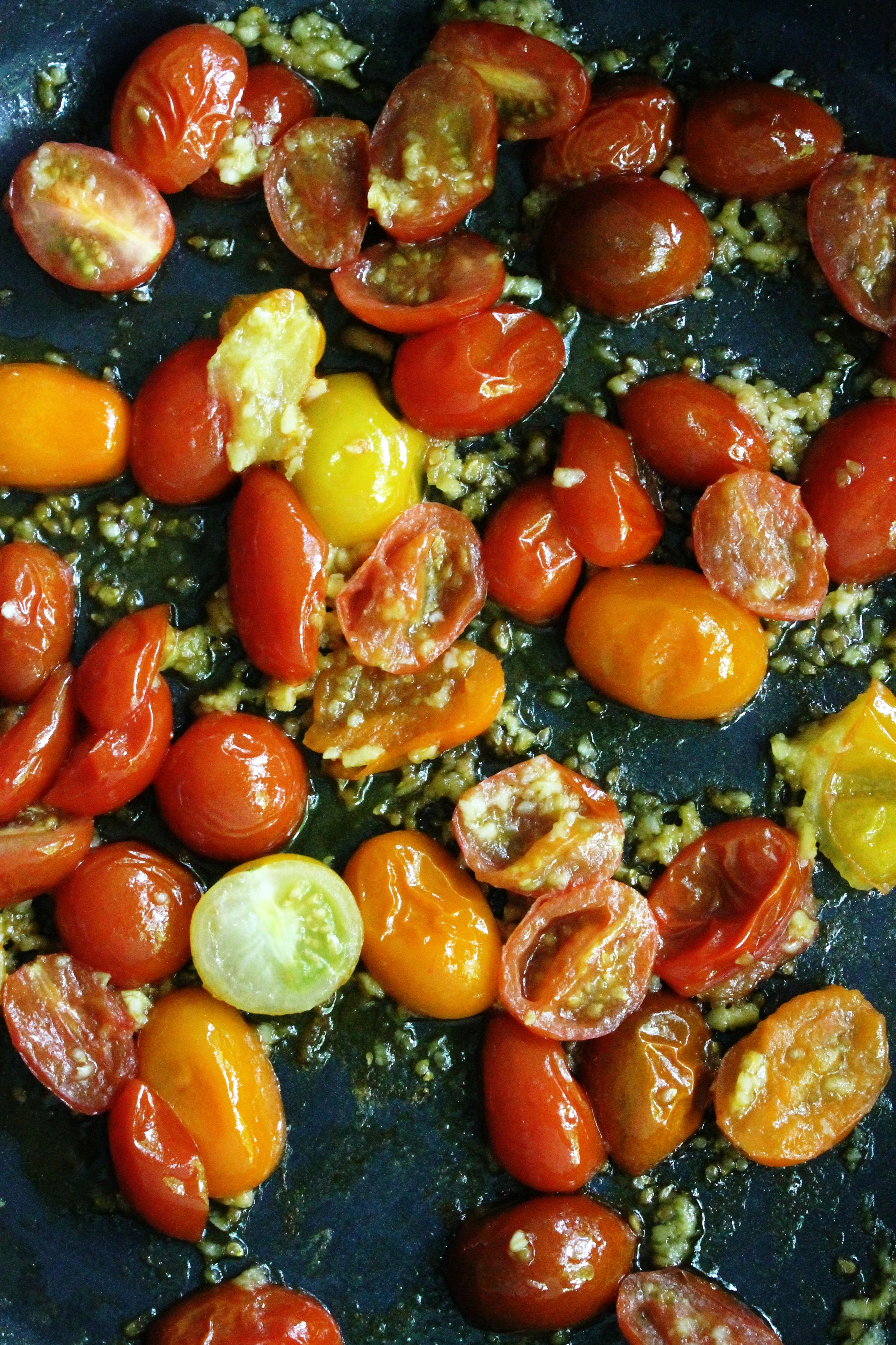 Garlicky summer spaghetti with cherry tomatoes and zucchini | Beloved Kitchen