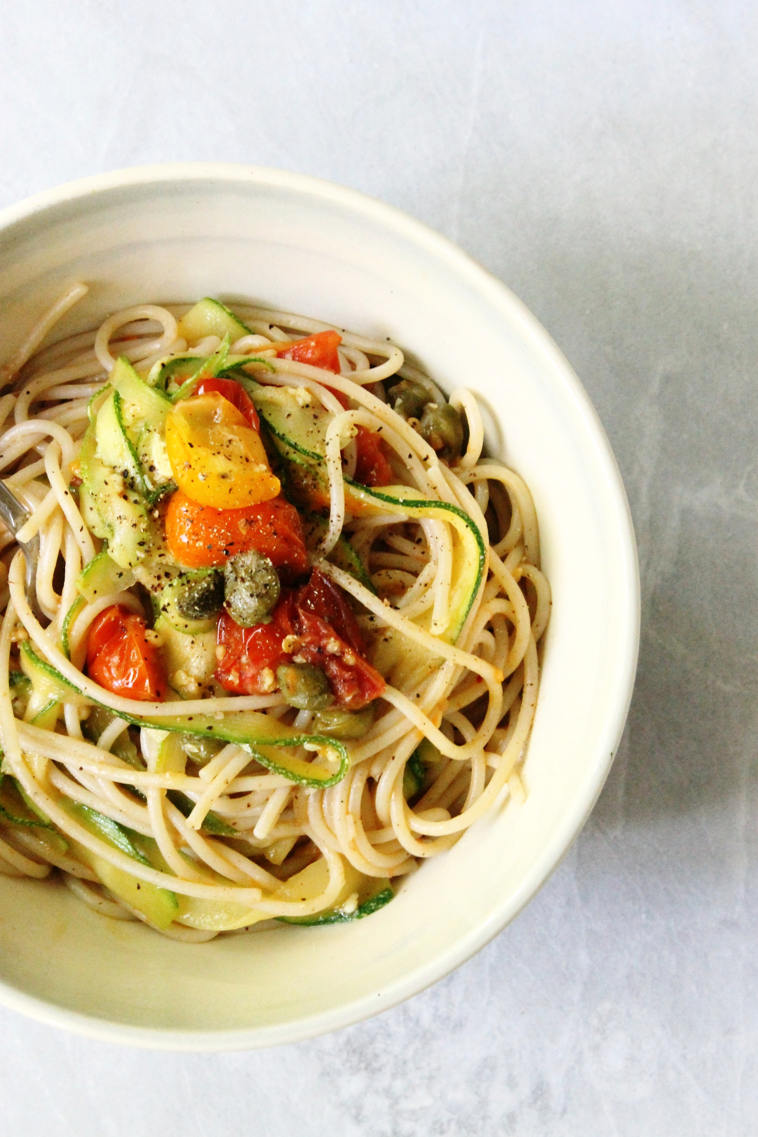 Garlicky summer spaghetti with cherry tomatoes and zucchini | Beloved Kitchen