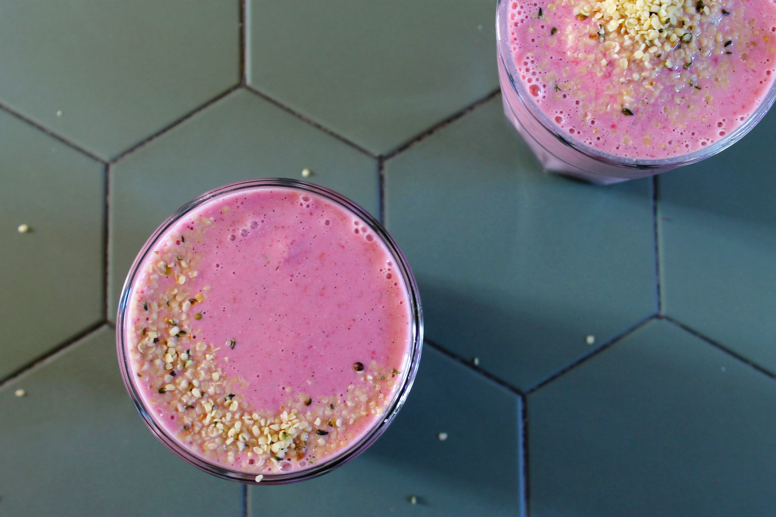 Pretty pink smoothie {vegan & gluten free} | Beloved Kitchen