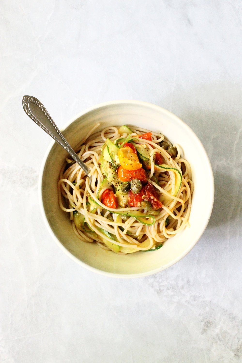 Garlicky spaghetti with cherry tomatoes and&nbsp;zucchini